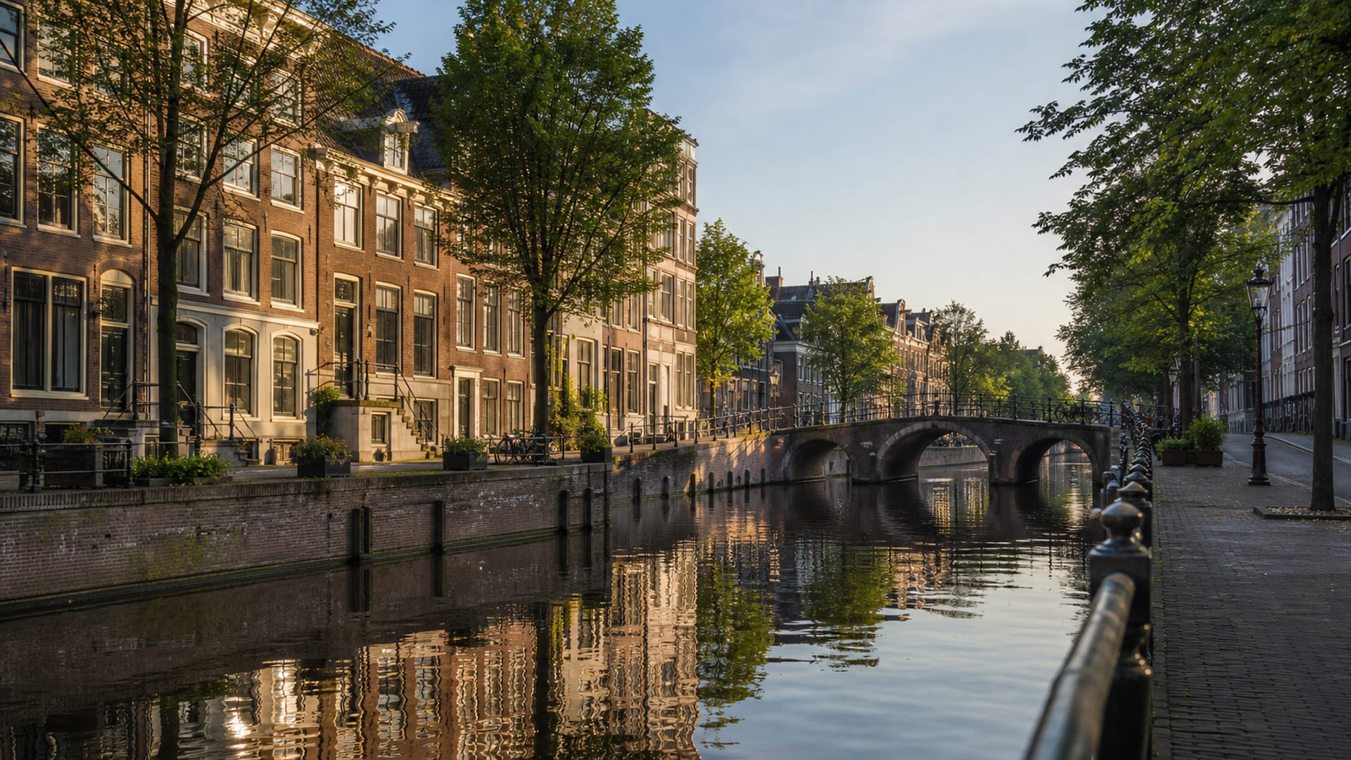 Amsterdam travel guide: How to experience the city without rushing 14 Canal Ring