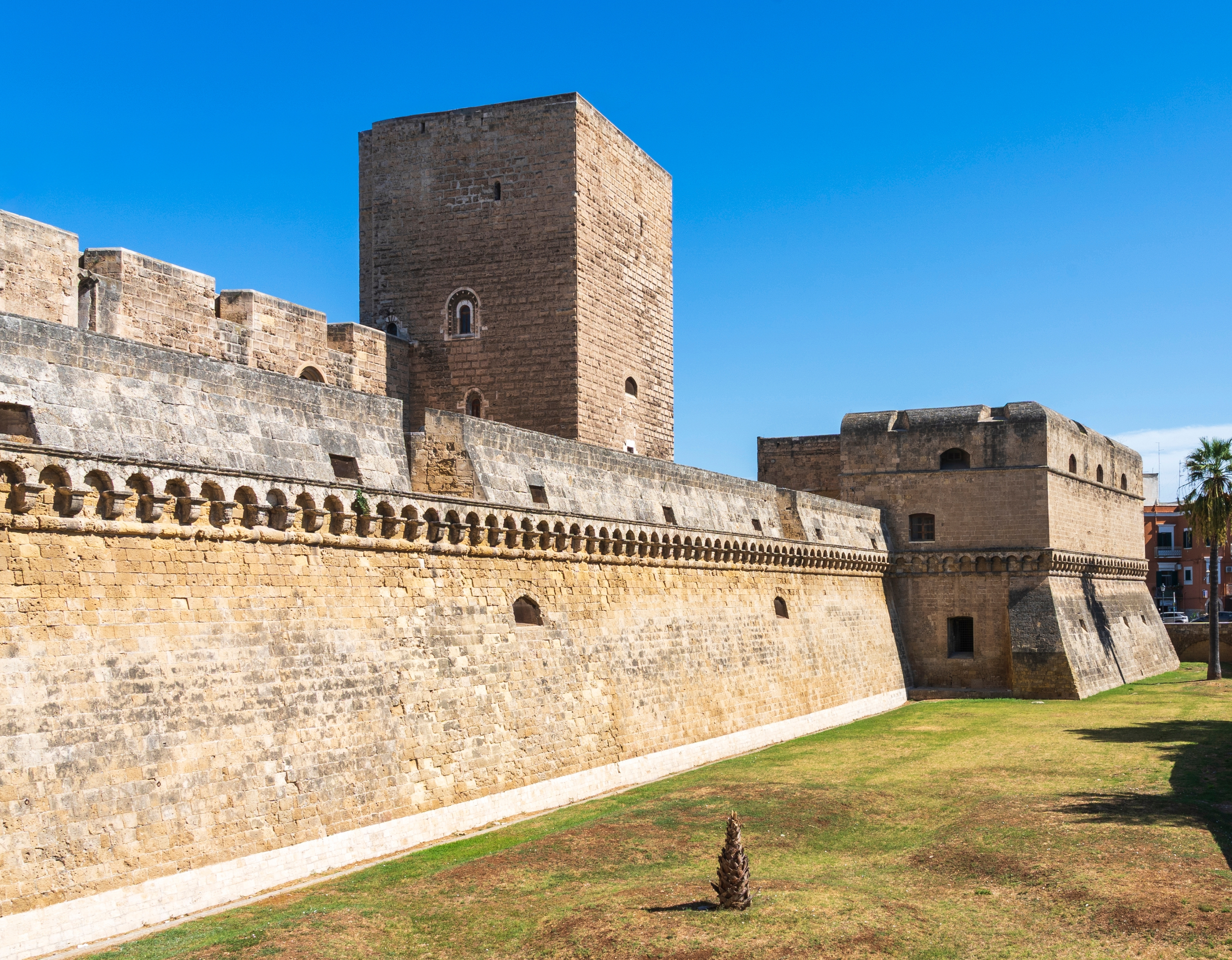 Bari travel guide: How to experience the city without rushing 22 Castello Svevo di Bari