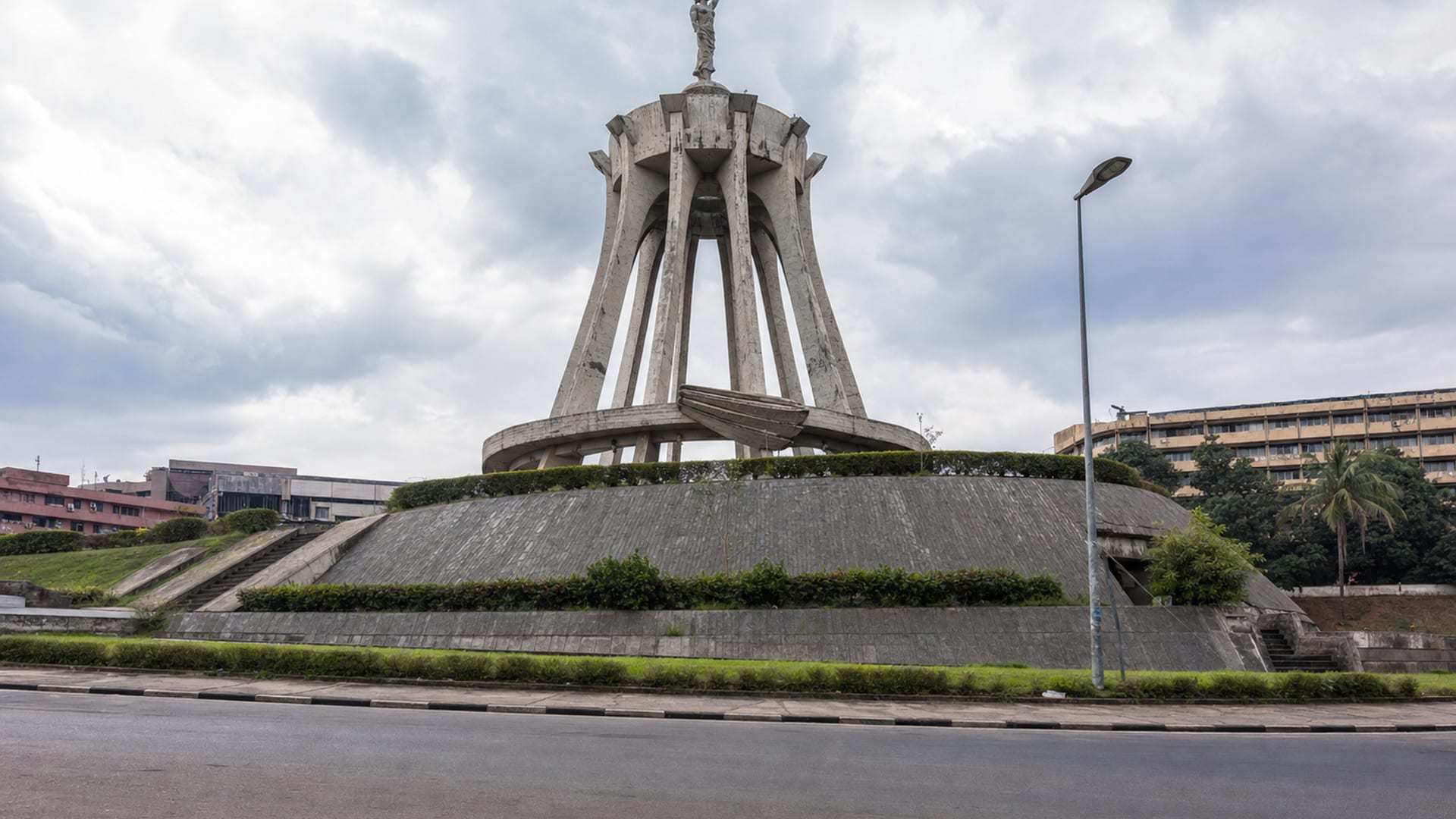 Douala travel guide: How to experience the city without rushing 30 Day 4: Central art and city streets