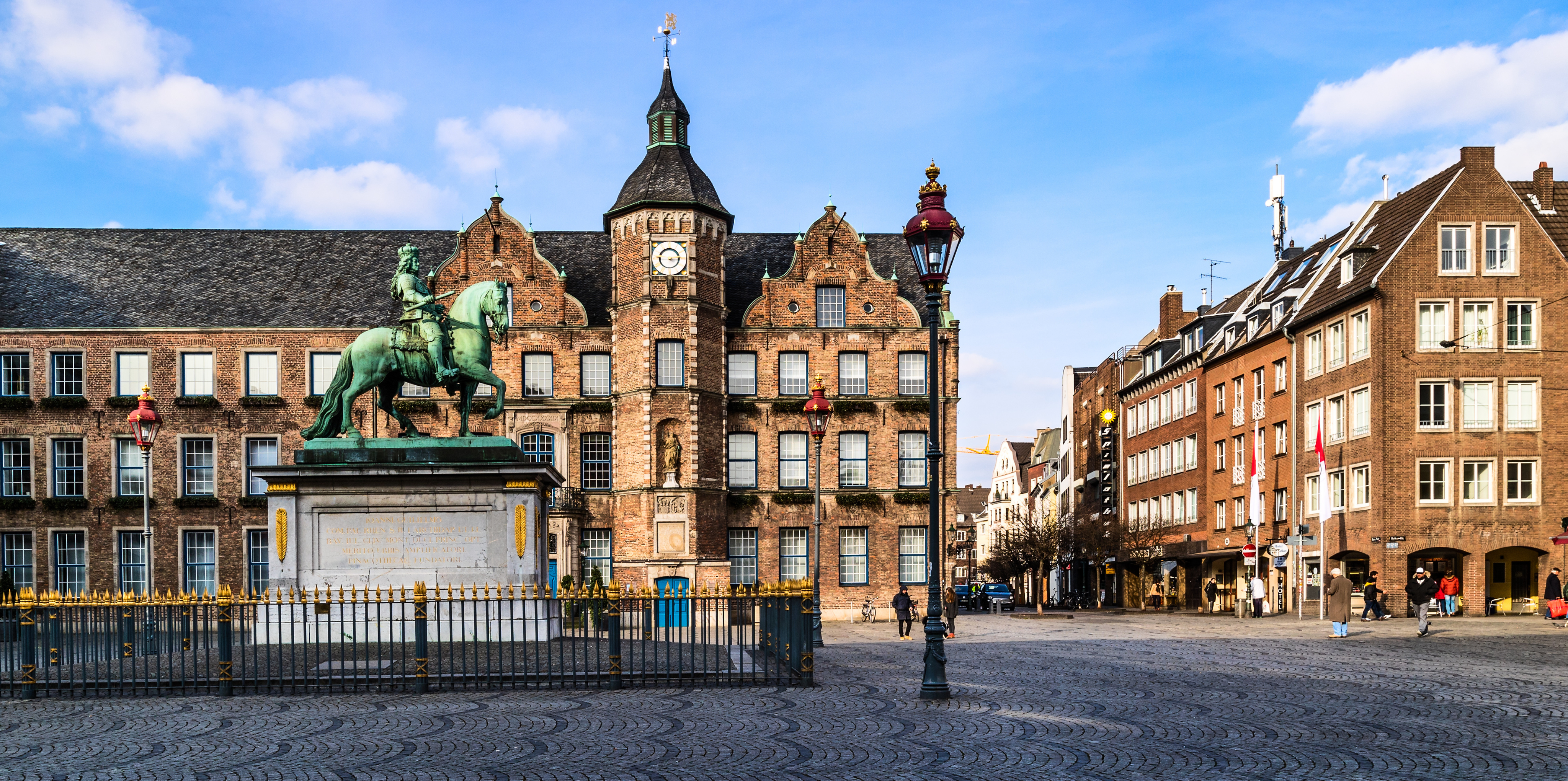 Düsseldorf travel guide: How to experience the city without rushing 14 Altstadt