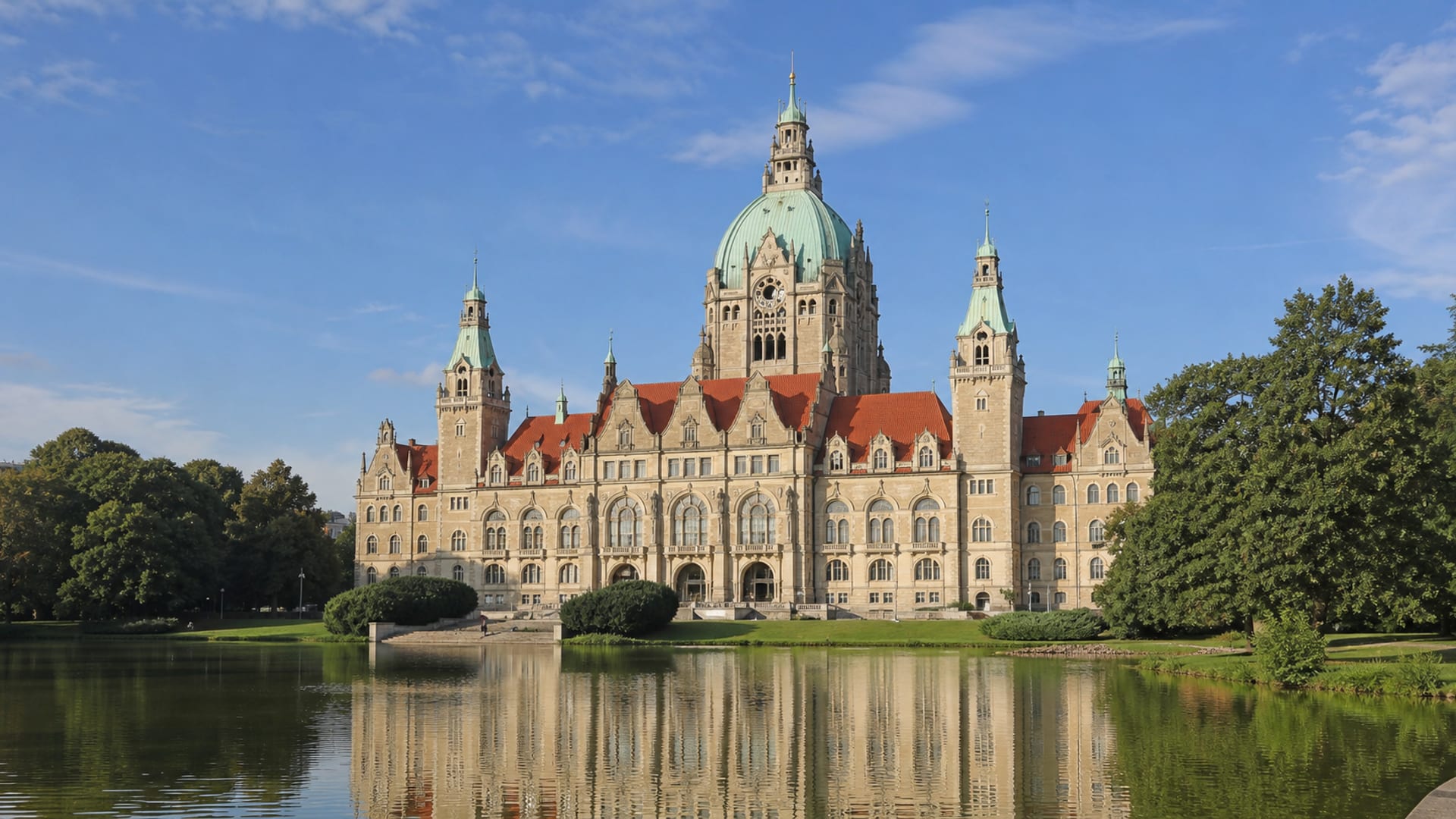 Hannover travel guide: How to experience the city without rushing 21 New Town Hall
