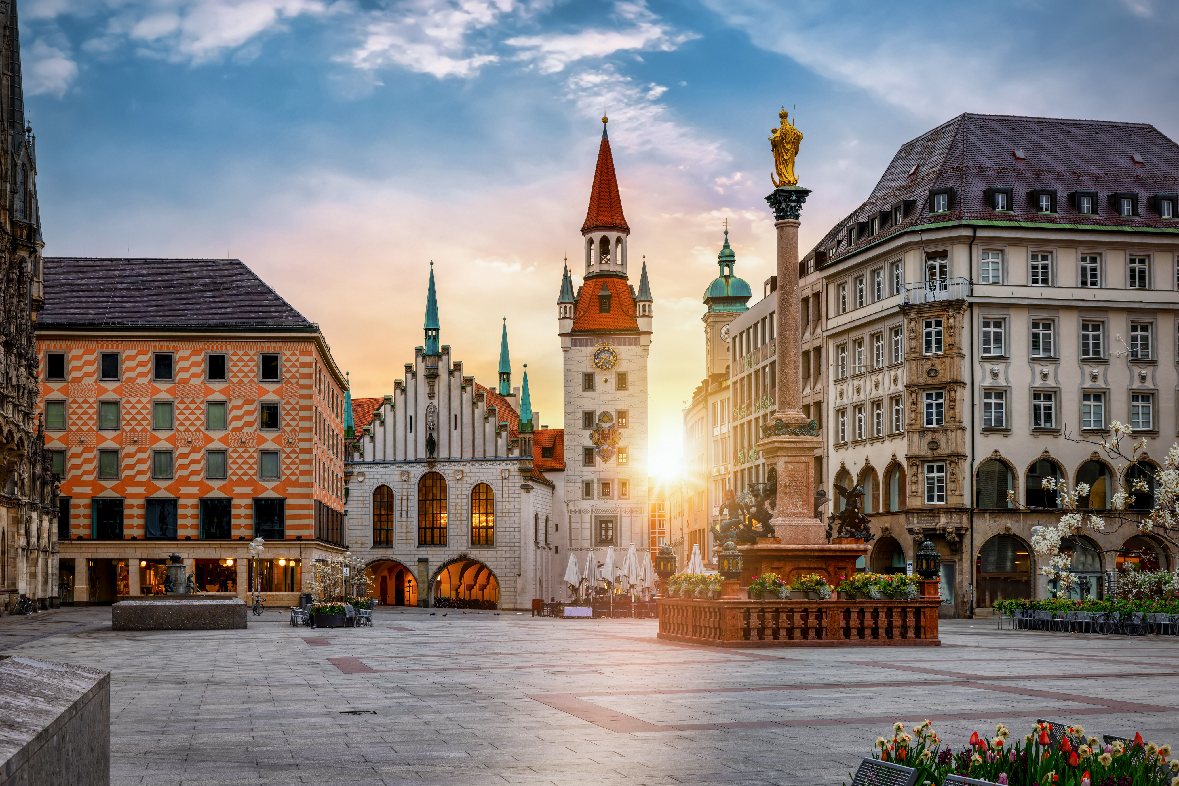 Marienplatz (New Town Hall & Old Town Hall area)