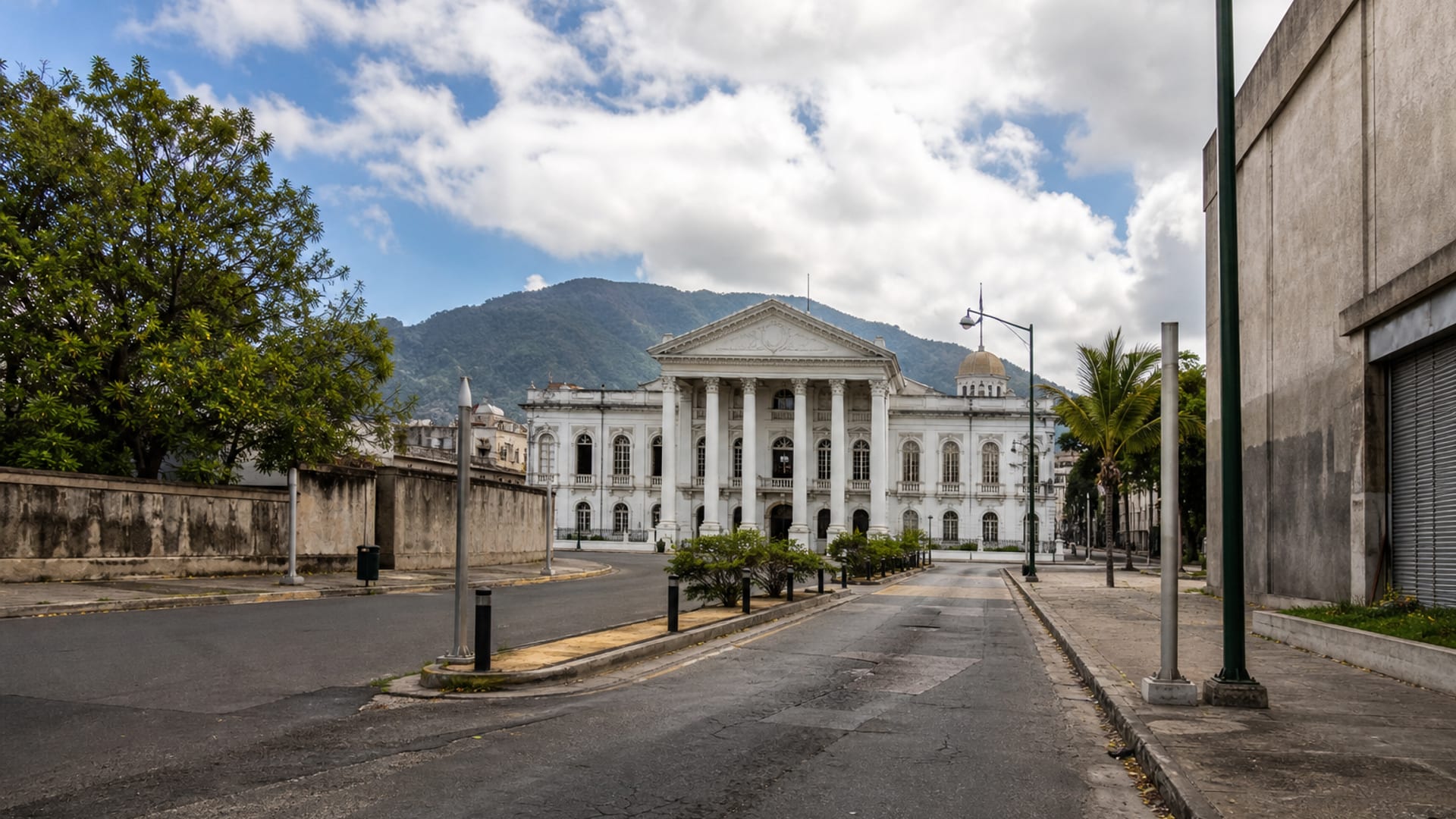 San Salvador travel guide: How to experience the city without rushing 3 Useful things to know