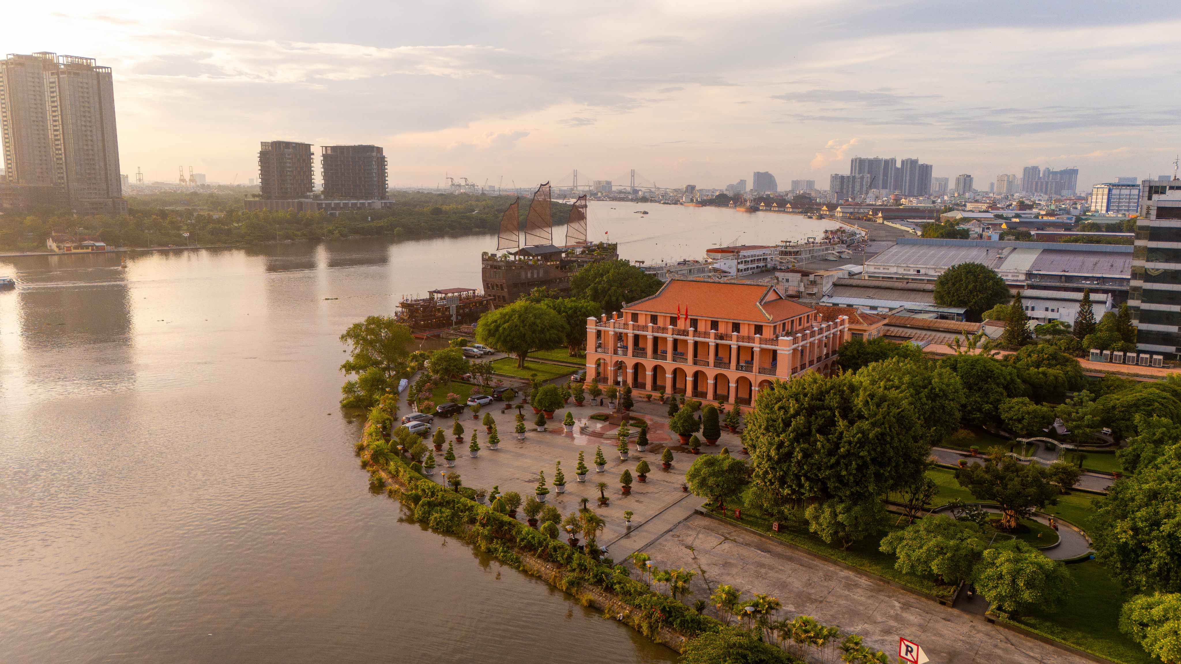 Ho Chi Minh City travel guide: How to experience the city without rushing 16 District 4