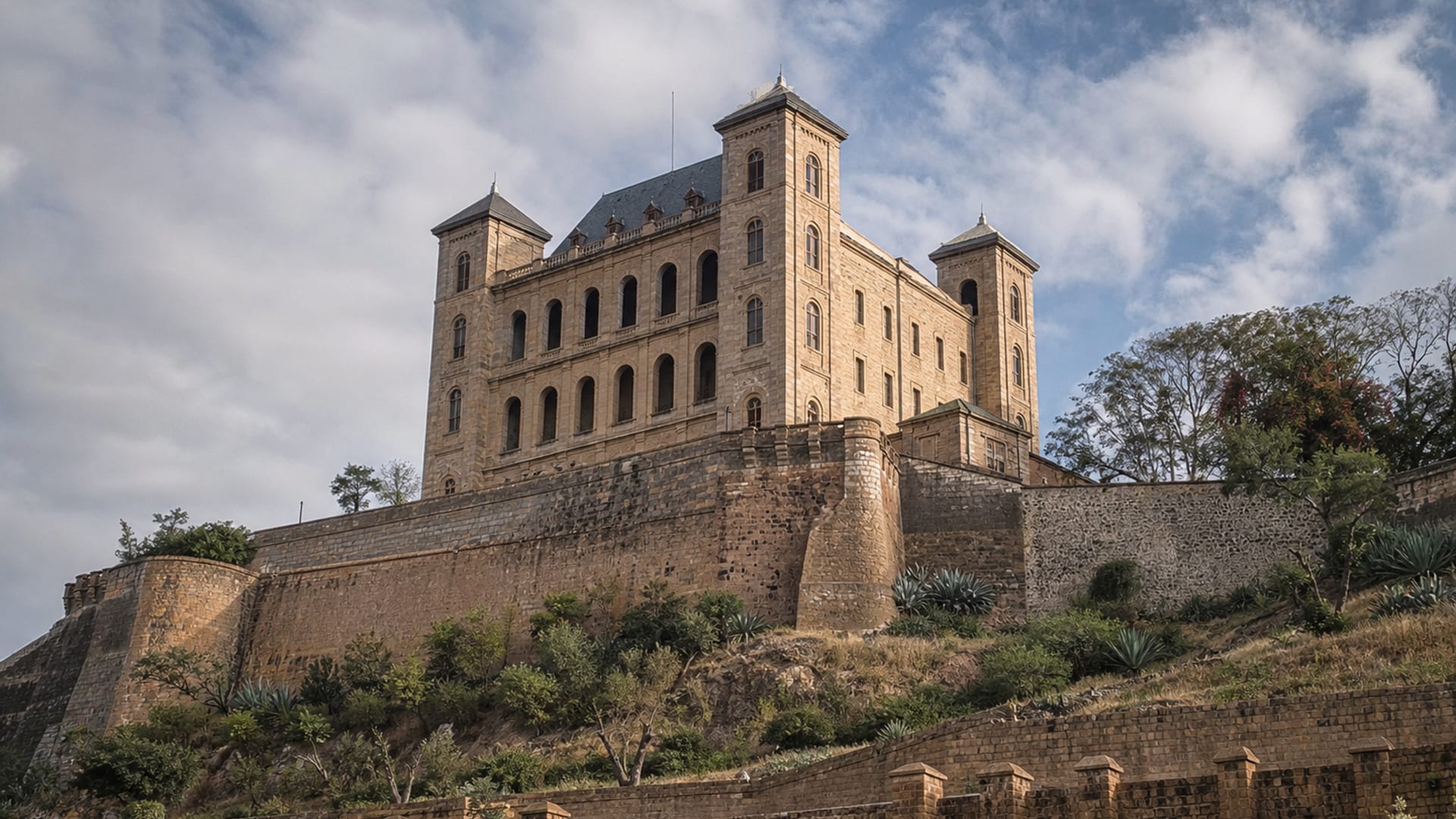 Antananarivo travel guide: How to experience the city without rushing 28 Day 2: Rova and Independence Avenue