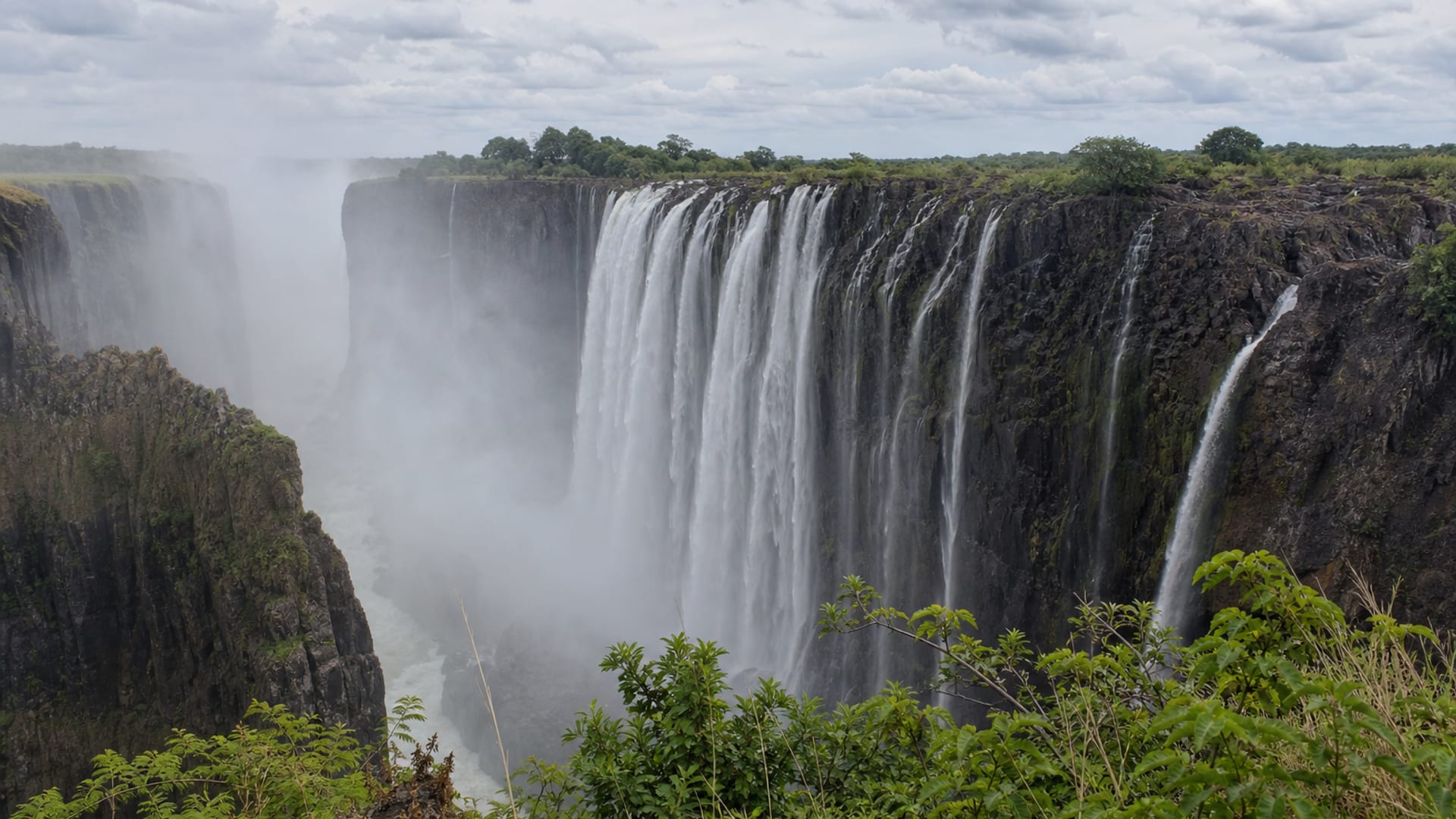 Victoria Falls travel guide: How to experience the city without rushing 31 Business-class flights from the US to Victoria Falls