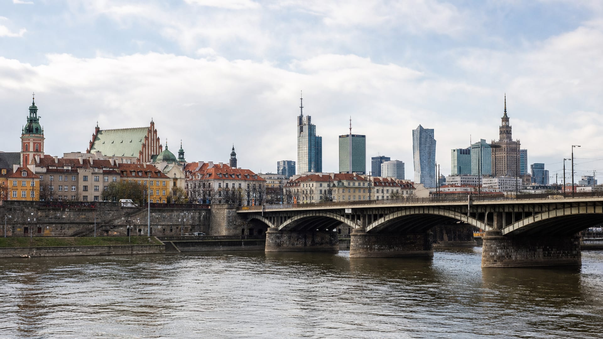 Warsaw travel guide: How to experience the city without rushing 24 Day 1: Arrival and Adjustment