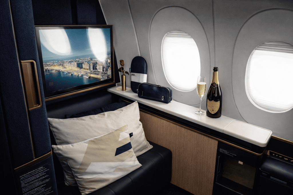 which airlines offer true first class to paris arangrant
