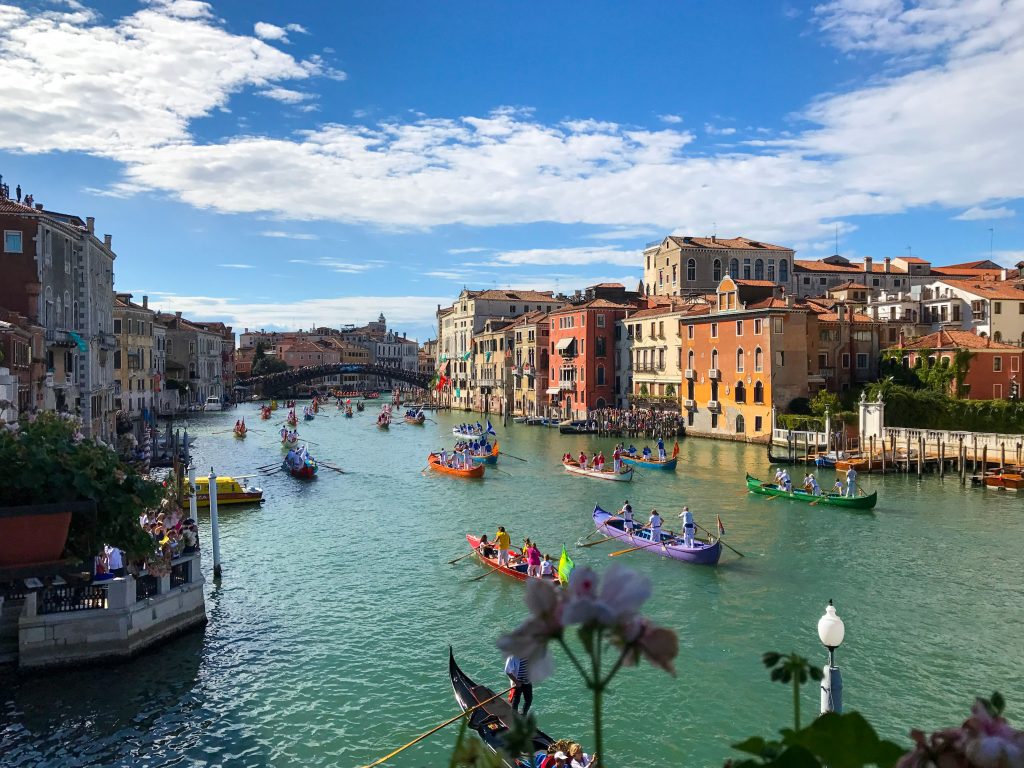 Navigating Historical Regatta in Venice 2025 2 regata storica