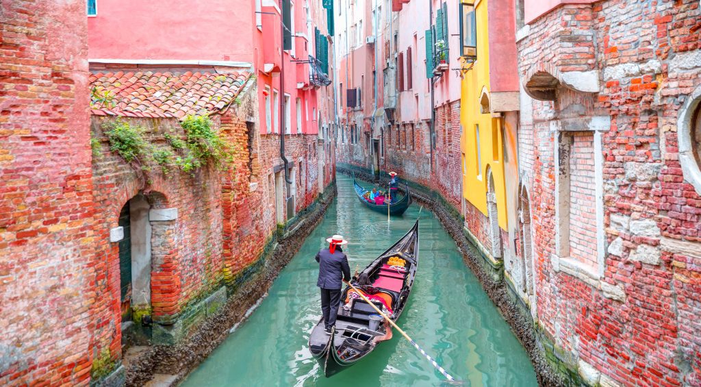 Navigating Historical Regatta in Venice 2025 8 venice arangrant