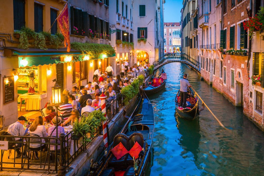 Navigating Historical Regatta in Venice 2025 7 venice travel arangrant