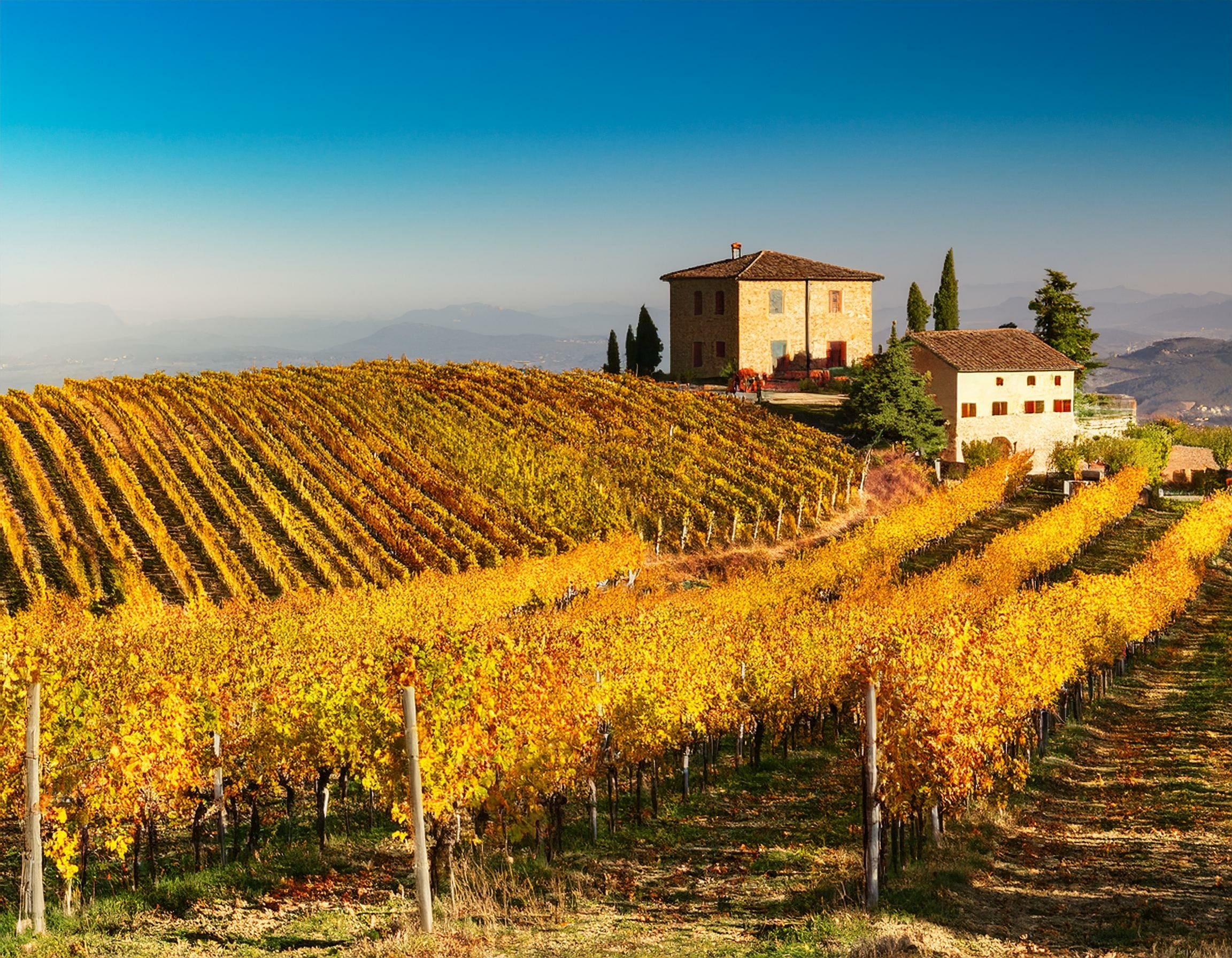 12 Best Fall Travel Destinations for Exclusive, Comfortable, and Scenic Travel 2 tuscany italy arangrant