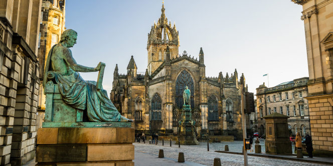 UK Cultural Tour: Exploring Top Tourist Attractions in London and Beyond 5 UK Cultural Tour - The Royal Mile