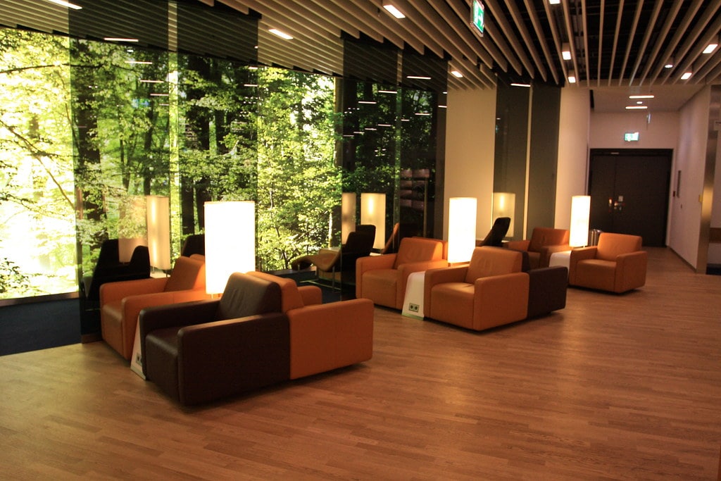 Comprehensive Lufthansa Business Class Review: Seats, Food, Amenities, and More 3 Lufthansa Senator Lounge - Frankfurt Airport