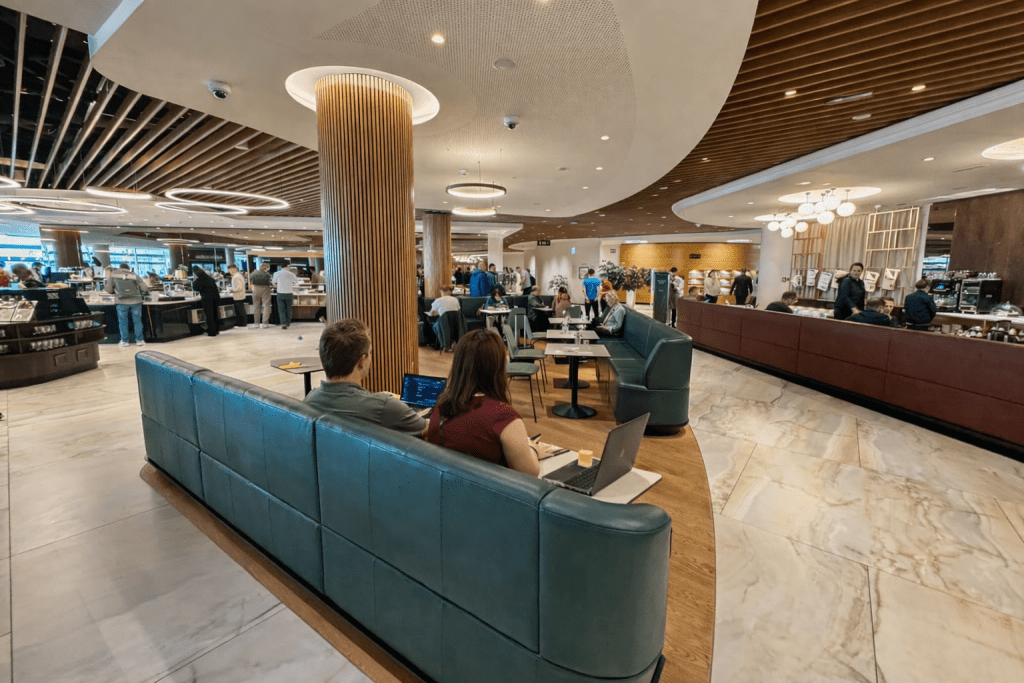 Best Business Class Lounges: Global Leaders for 2026 11 vienna lounge vie arangrant