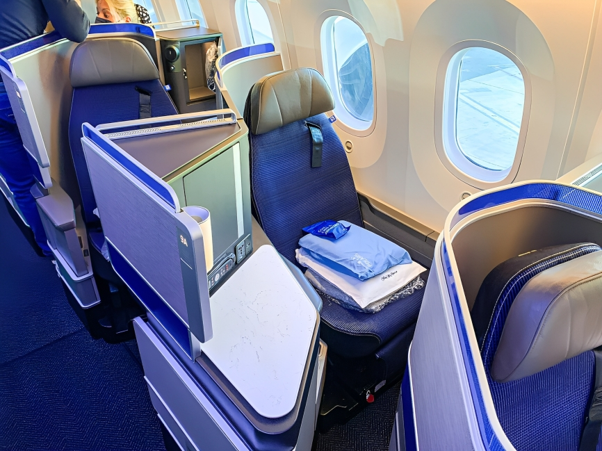 A Deep Dive into United Airlines Business Class 4 united airlines business class review arangrant