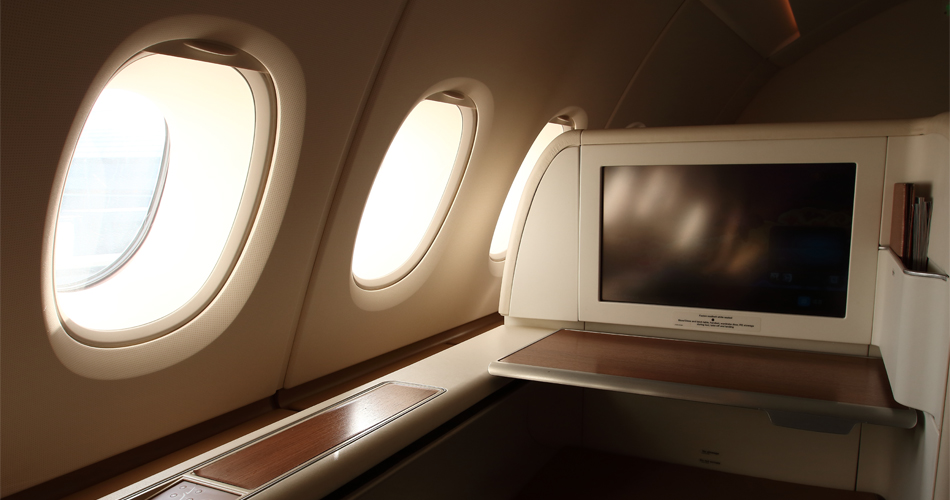 The Great Divide: What Truly Separates a $6,000 First Class Seat from a $2,500 Business Class Ticket? 4 what is the best seat in first class1 The Great Divide: What Truly Separates a $6,000 First Class Seat from a $2,500 Business Class Ticket?