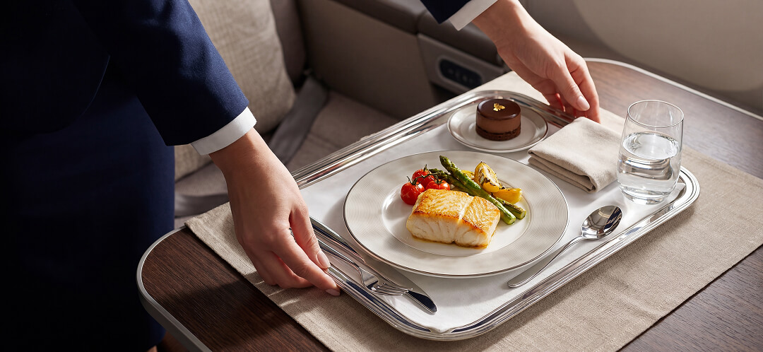 Delta Air Lines vs United Airlines: where the business-class experience differs most 5 business class airplane gourmet meal