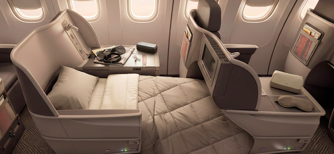 Delta Air Lines vs United Airlines: where the business-class experience differs most 3 business class flat bed seat airplane