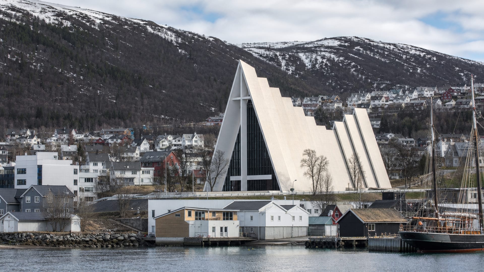 Tromsø travel guide: How to experience the city without rushing 26 Day 1: Arrival and Adjustment