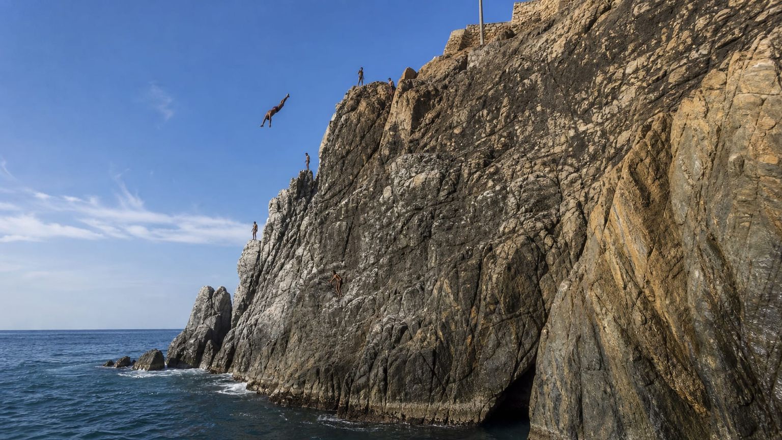 Acapulco travel guide: How to experience the city without rushing 22 La Quebrada Cliff Divers