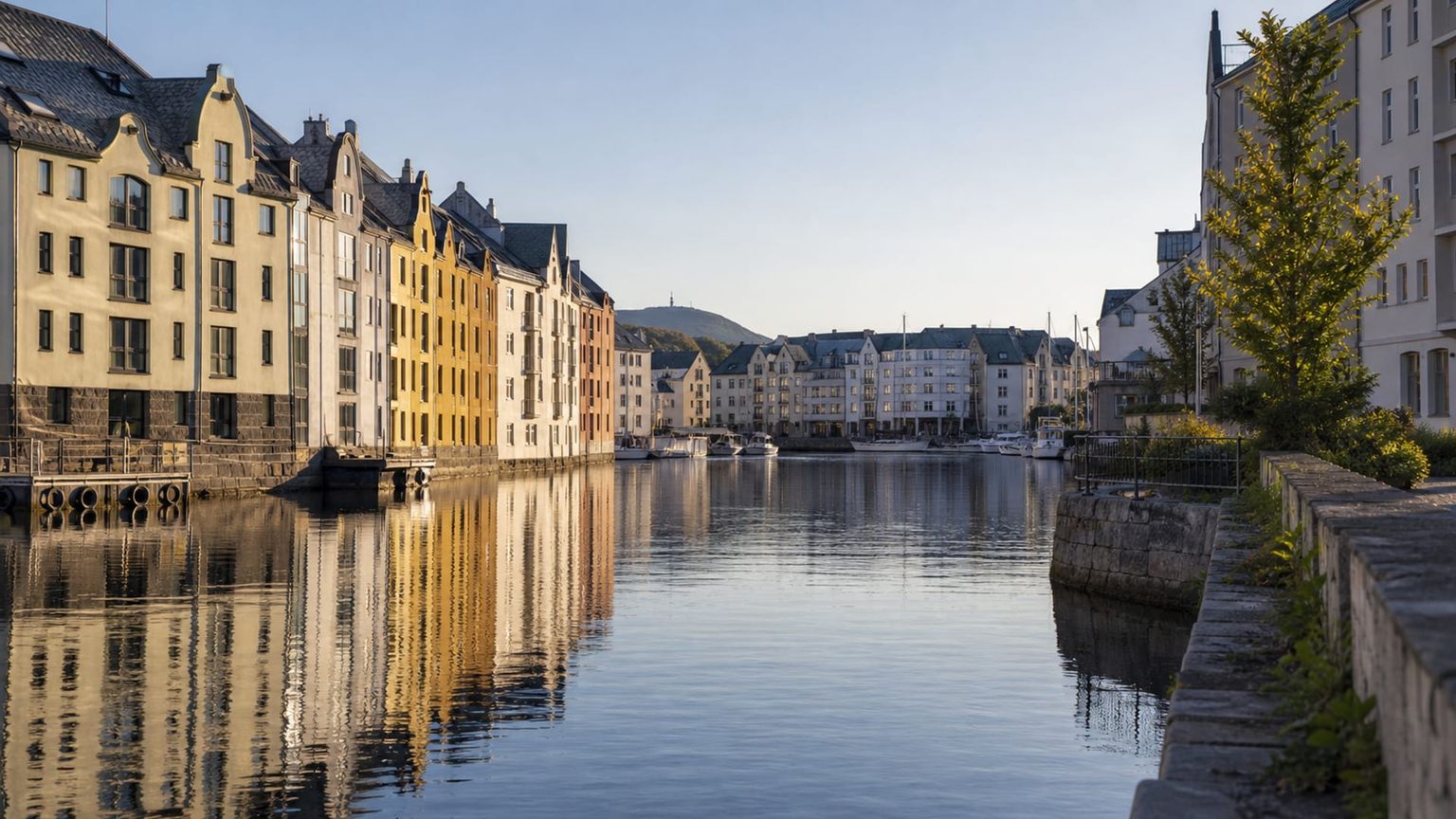 Ålesund travel guide: How to experience the city without rushing 15 Brosundet
