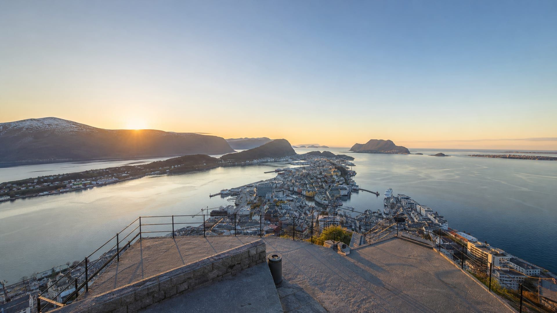 AES hero Ålesund travel guide: How to experience the city without rushing