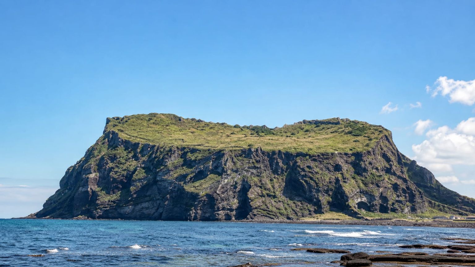 Jejudo travel guide: How to experience the city without rushing 20 Seongsan Ilchulbong