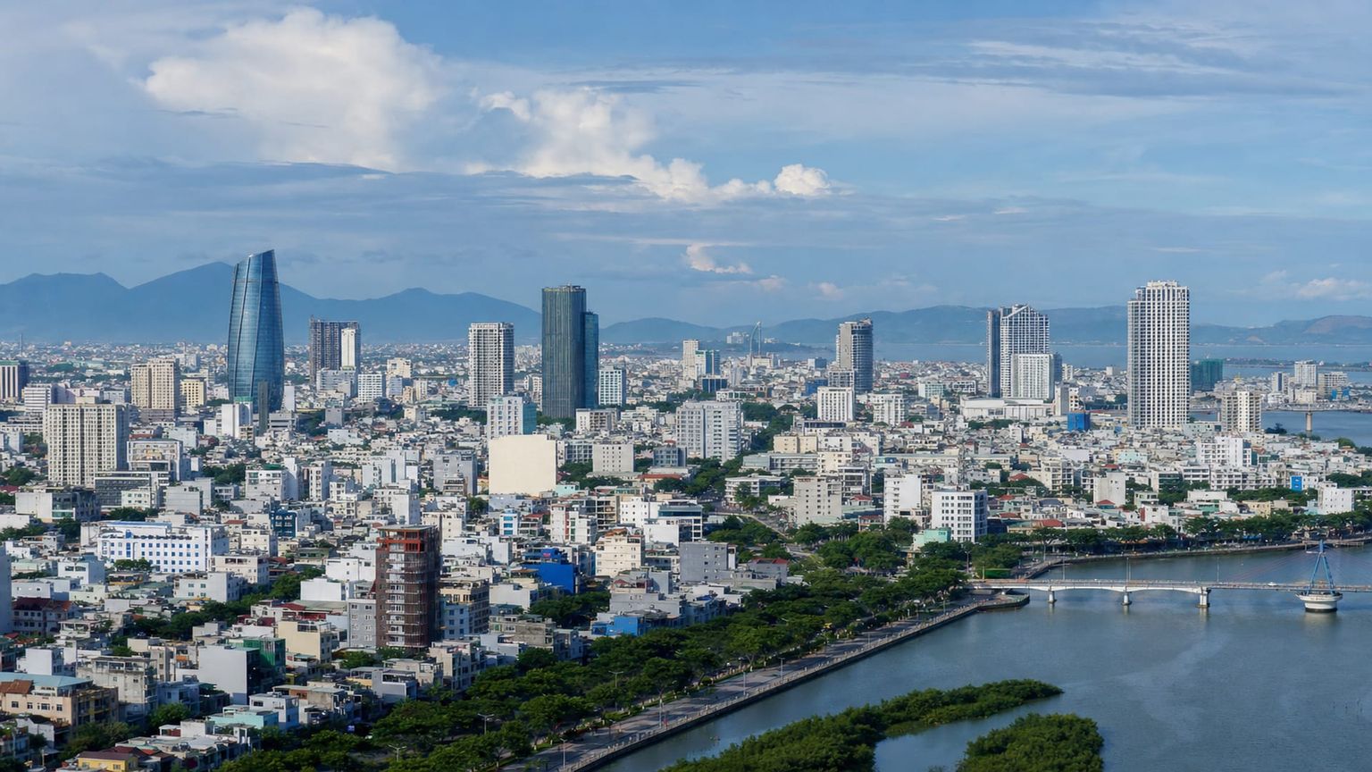 Da Nang travel guide: How to experience the city without rushing 32 Business-class flights from the US to Da Nang
