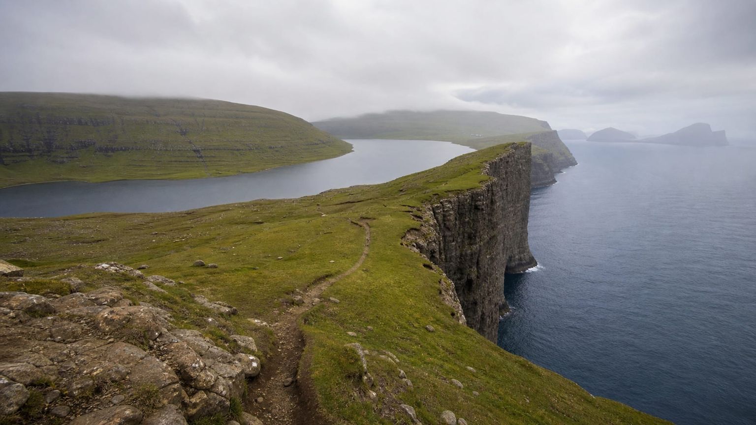 Sørvágur travel guide: How to experience the city without rushing 27 Day 2: Sørvágsvatn and Trælanípa