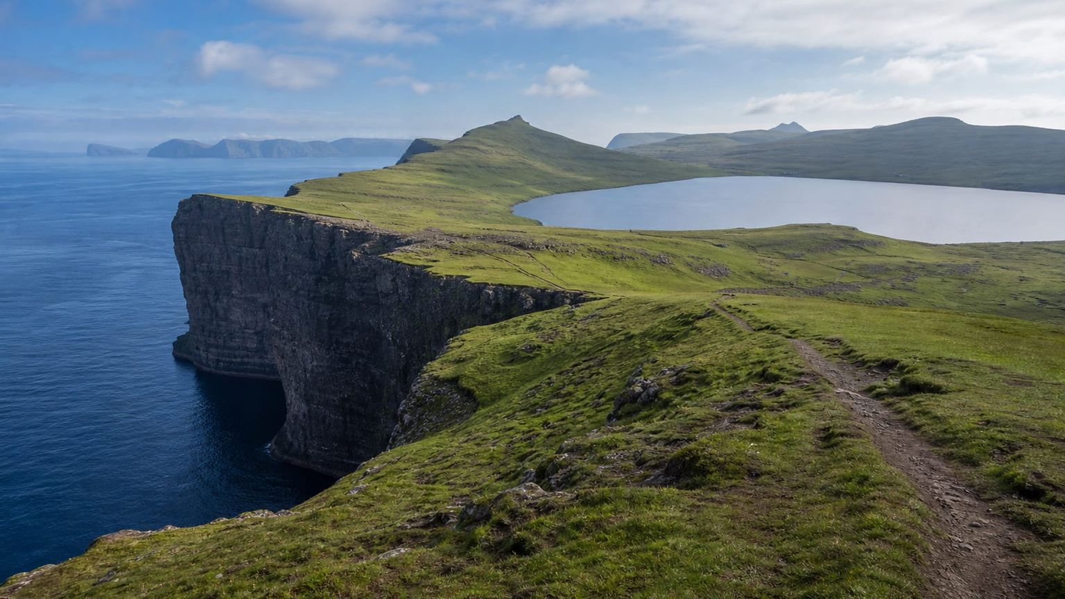 Sørvágur travel guide: How to experience the city without rushing 20 Sørvágsvatn and Trælanípa trail