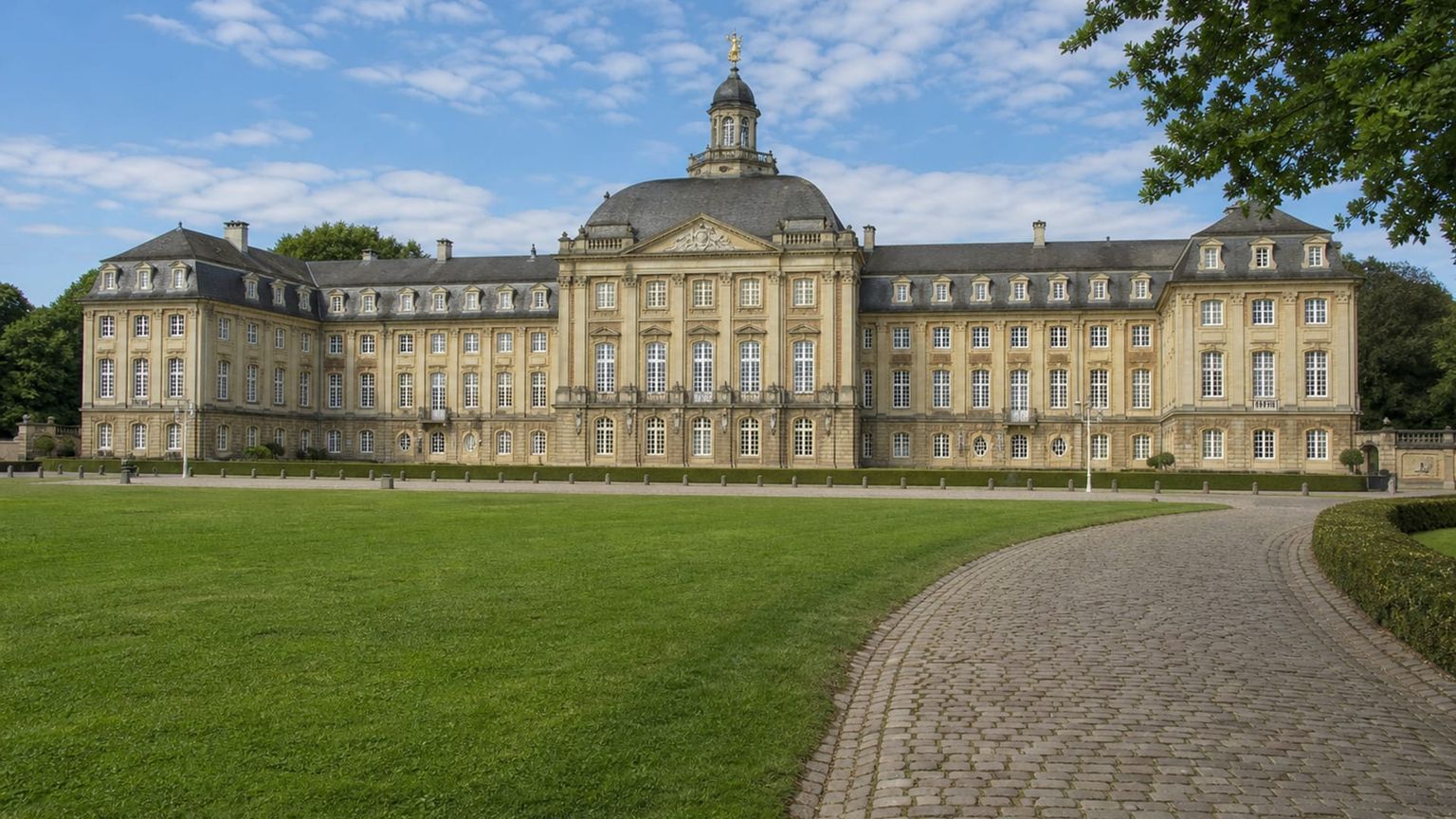 Münster travel guide: How to experience the city without rushing 29 Day 3: Castle and Promenade