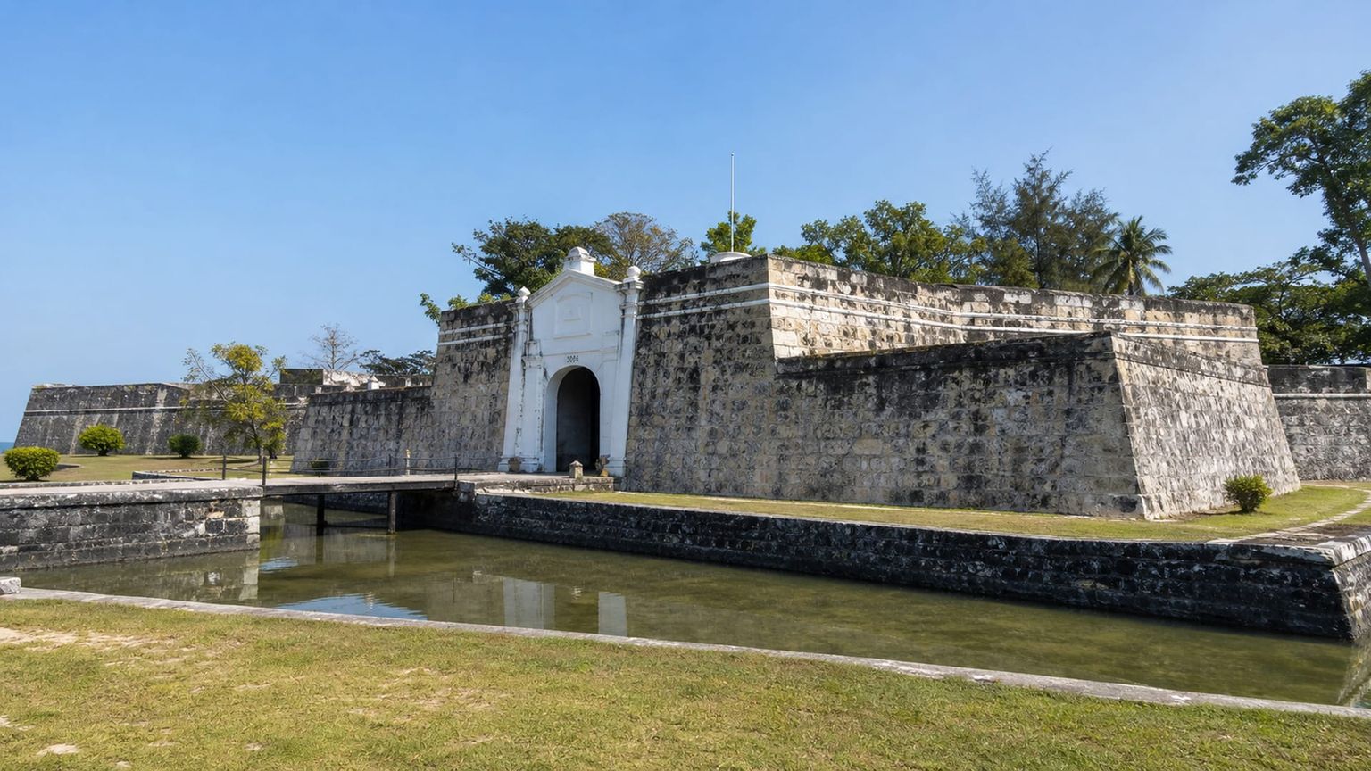 George Town travel guide: How to experience the city without rushing 21 Fort Cornwallis
