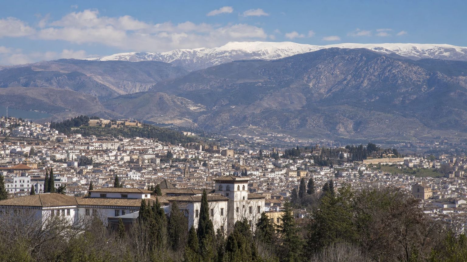 Granada travel guide: How to experience the city without rushing 32 Business-class flights from the US to Granada