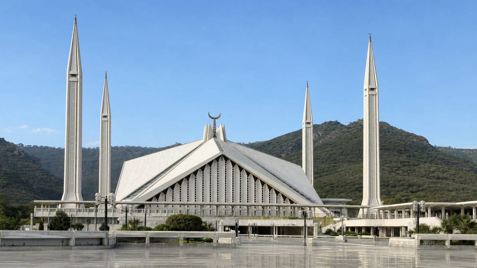 Islamabad travel guide: How to experience the city without rushing 30 Day 4: E-7 Evening at Faisal Mosque