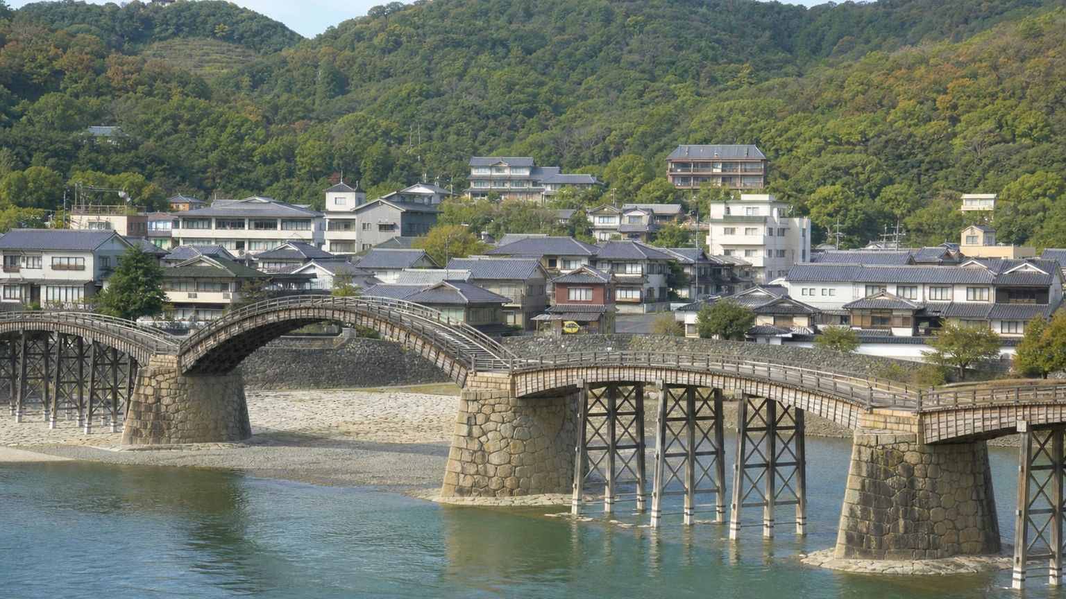 Iwakuni travel guide: How to experience the city without rushing 3 Useful things to know