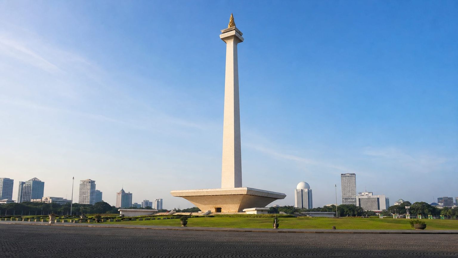 Jakarta travel guide: How to experience the city without rushing 21 National Monument (Monas)