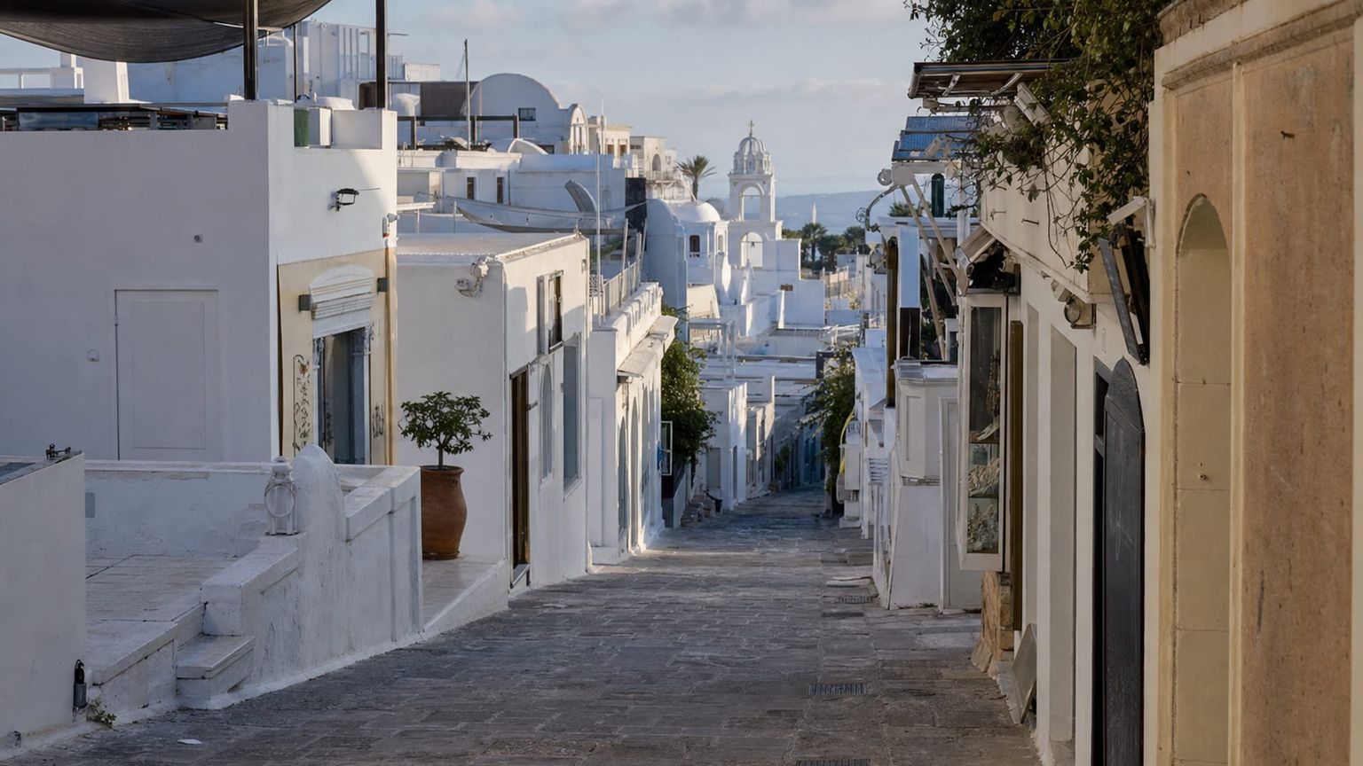 Firá travel guide: How to experience the city without rushing 14 Fira town center