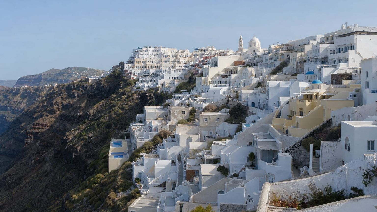 Firá travel guide: How to experience the city without rushing 3 Useful things to know