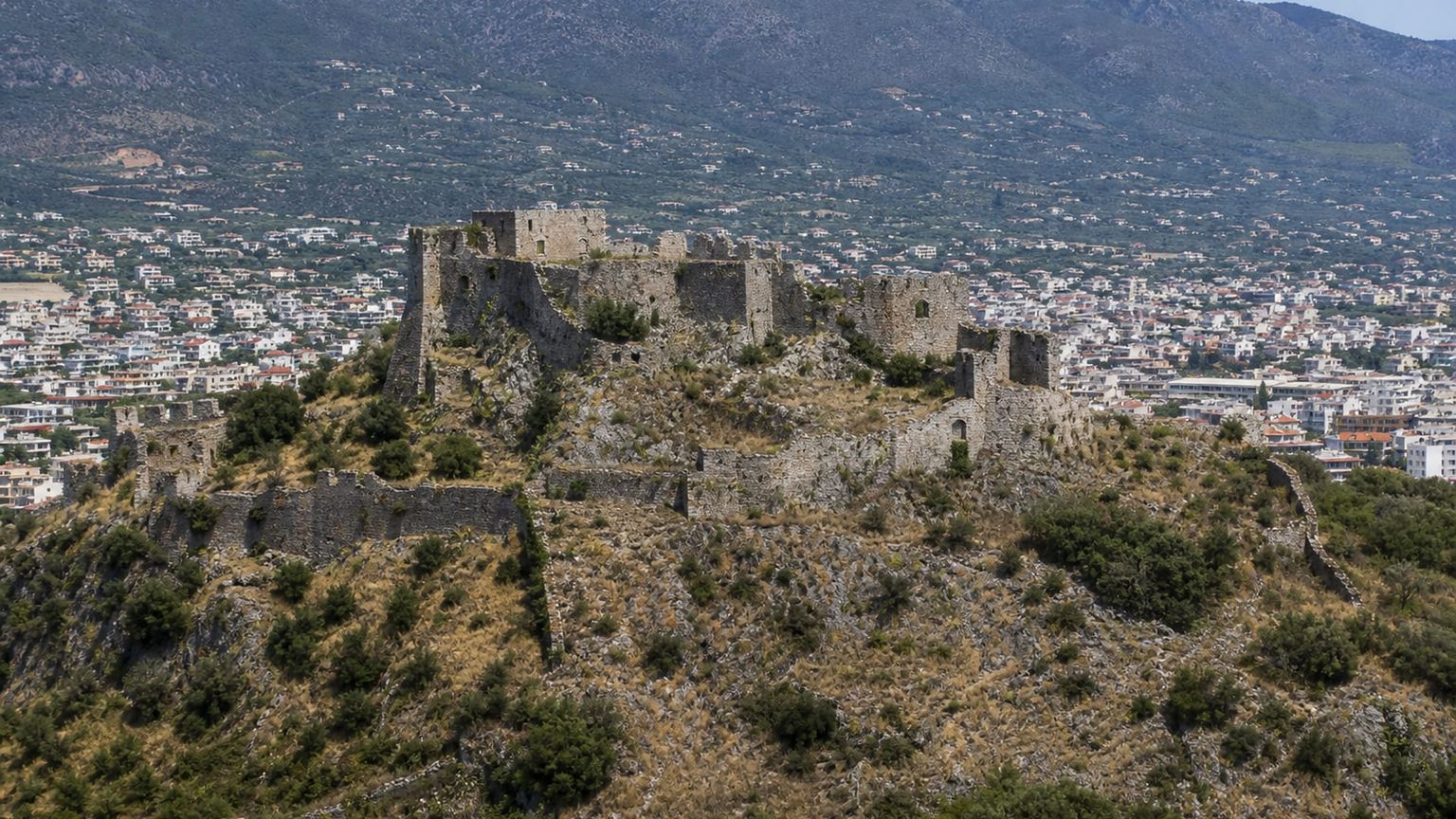 Kalamata travel guide: How to experience the city without rushing 28 Day 3: Old Town and Castle