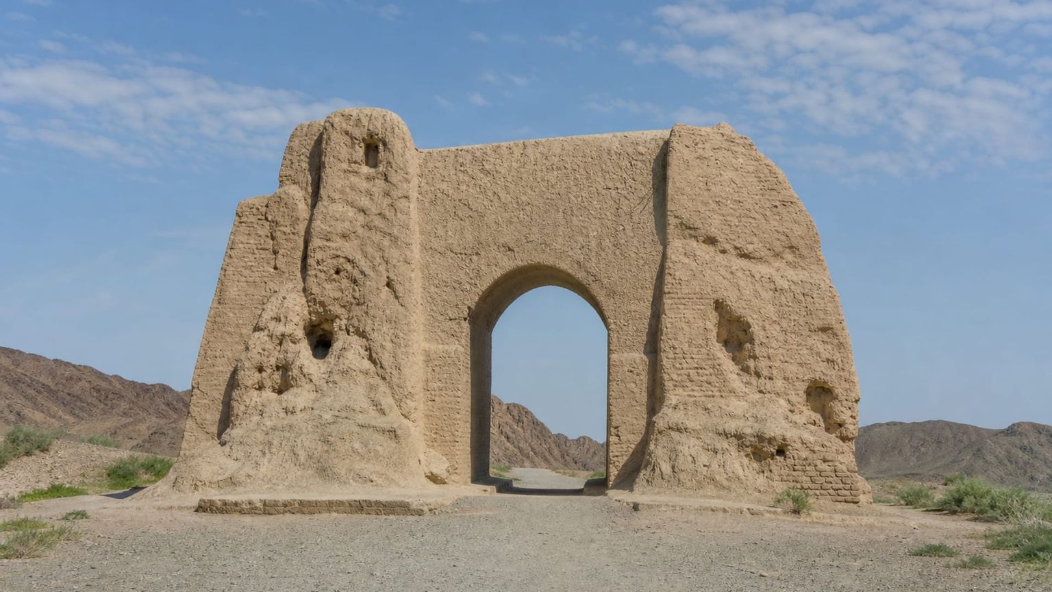 Korla travel guide: How to experience the city without rushing 28 Day 3: Iron Gate Pass