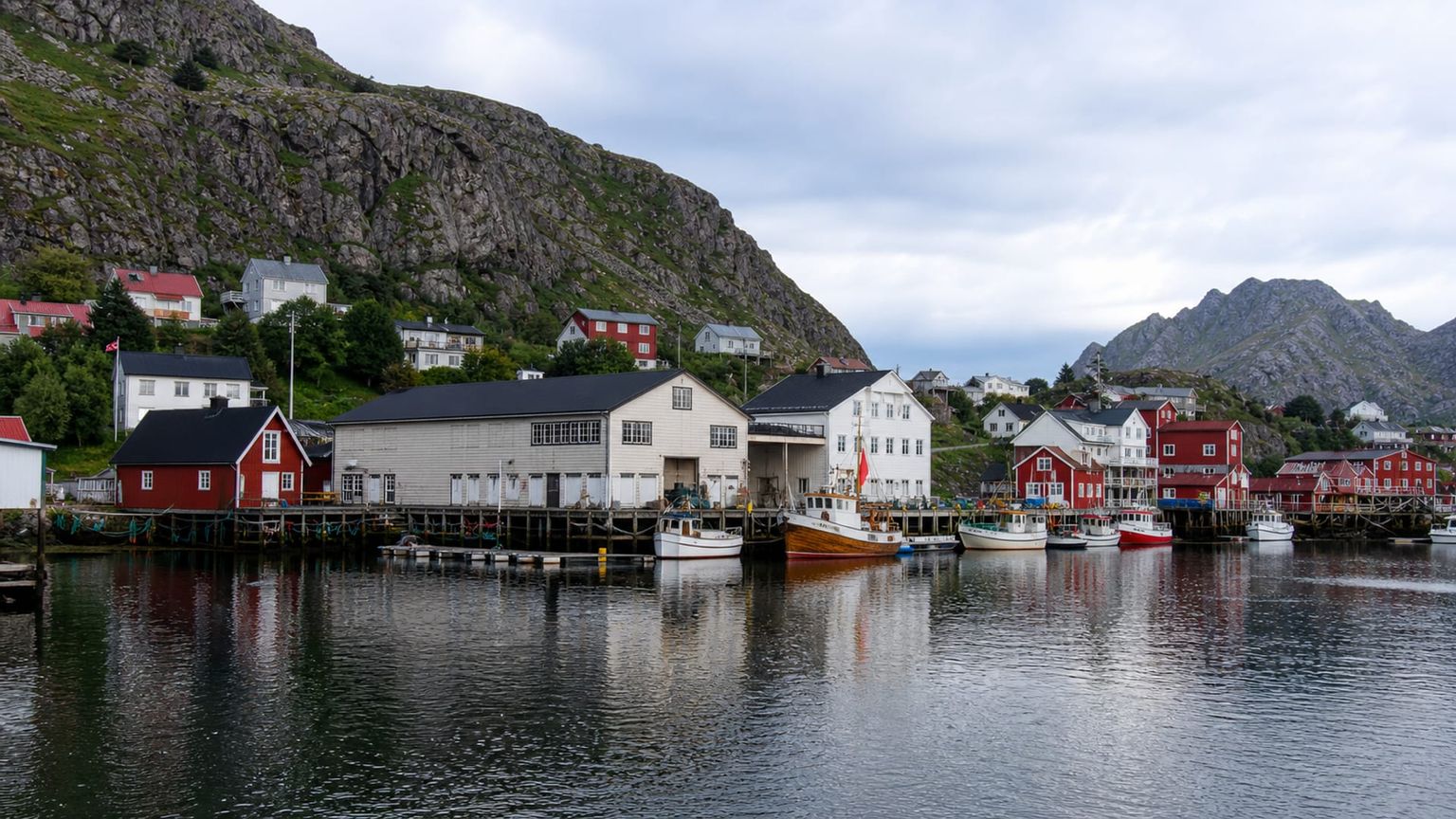Leknes travel guide: How to experience the city without rushing 30 Day 4: Ballstad Coastline