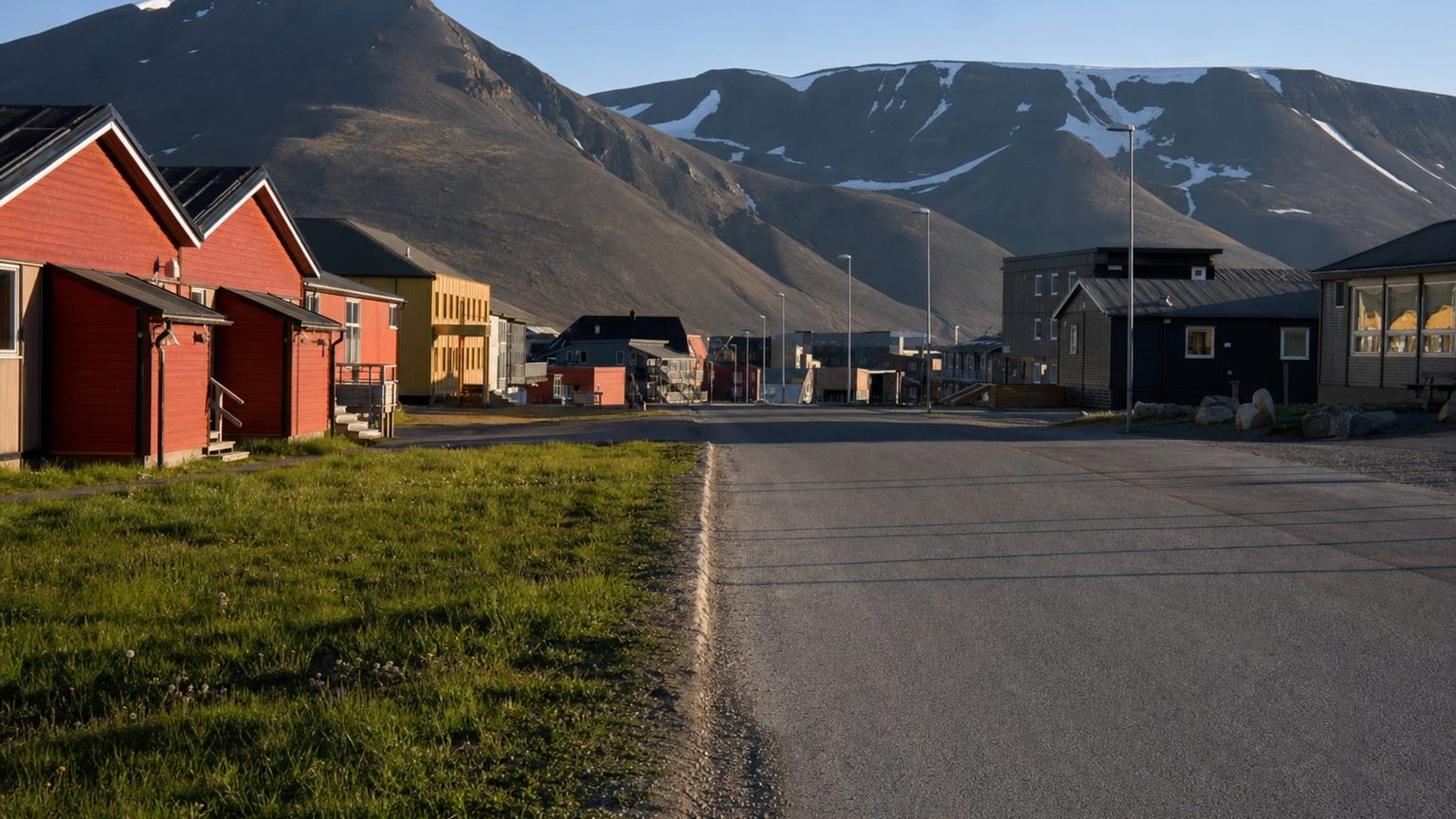 Longyearbyen travel guide: How to experience the city without rushing 14 Longyearbyen center