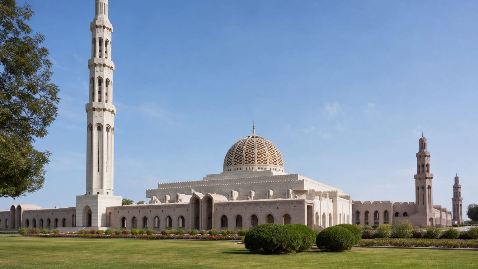 Muscat travel guide: How to experience the city without rushing 21 Sultan Qaboos Grand Mosque