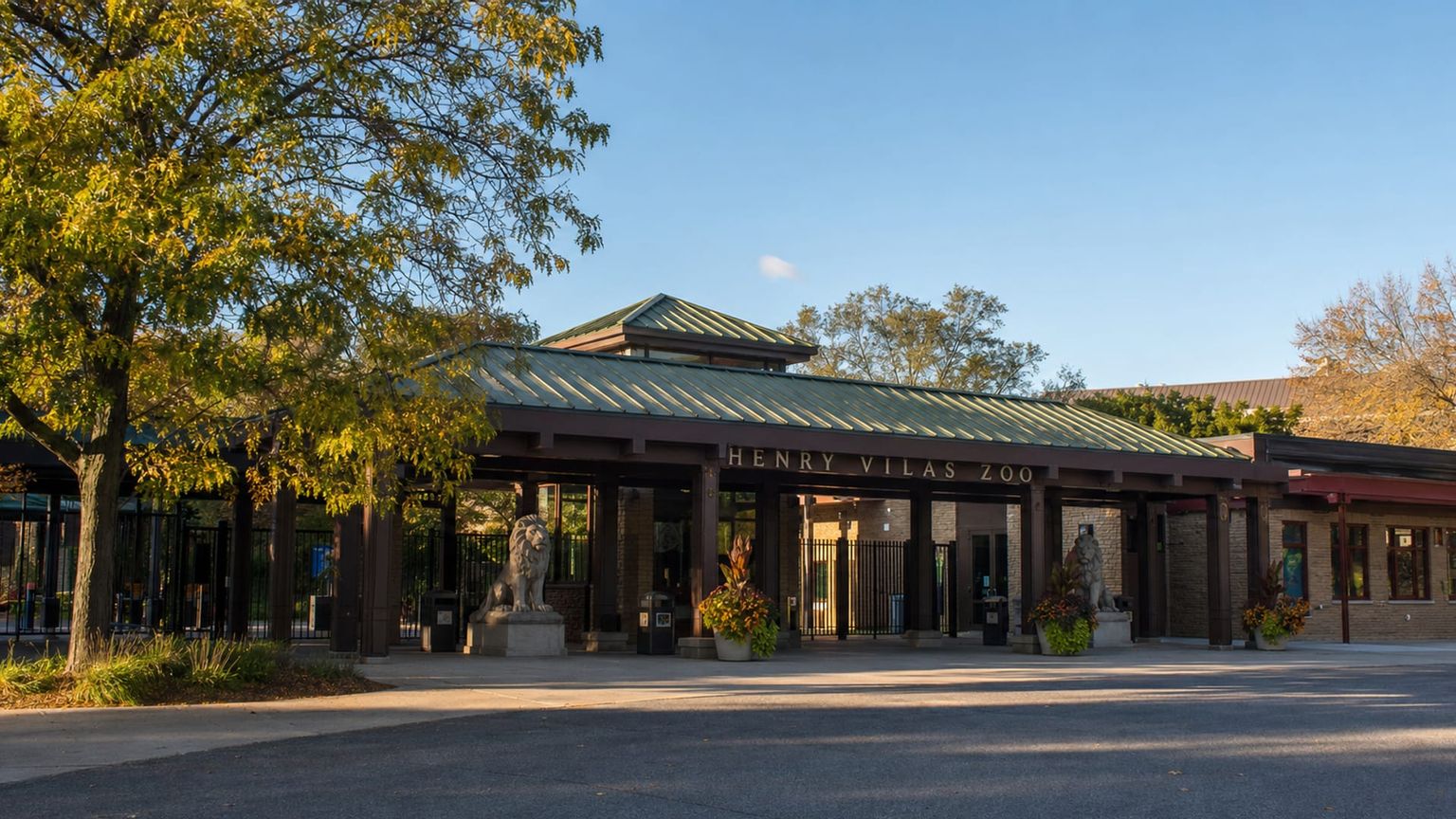 Madison travel guide: How to experience the city without rushing 23 Henry Vilas Zoo