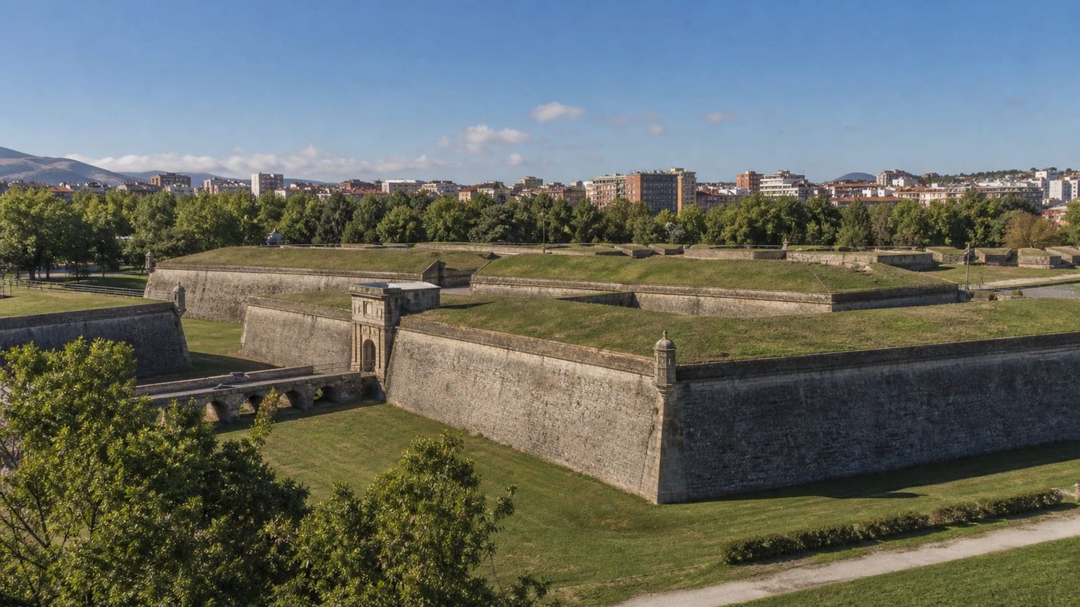Pamplona travel guide: How to experience the city without rushing 21 Citadel of Pamplona