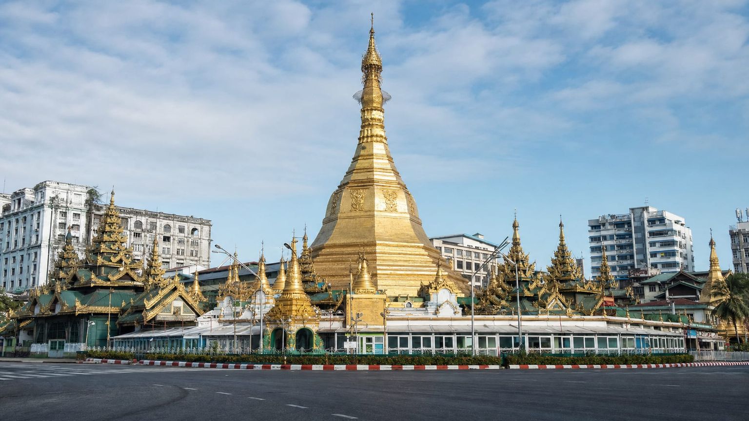 Yangon travel guide: How to experience the city without rushing 22 Sule Pagoda