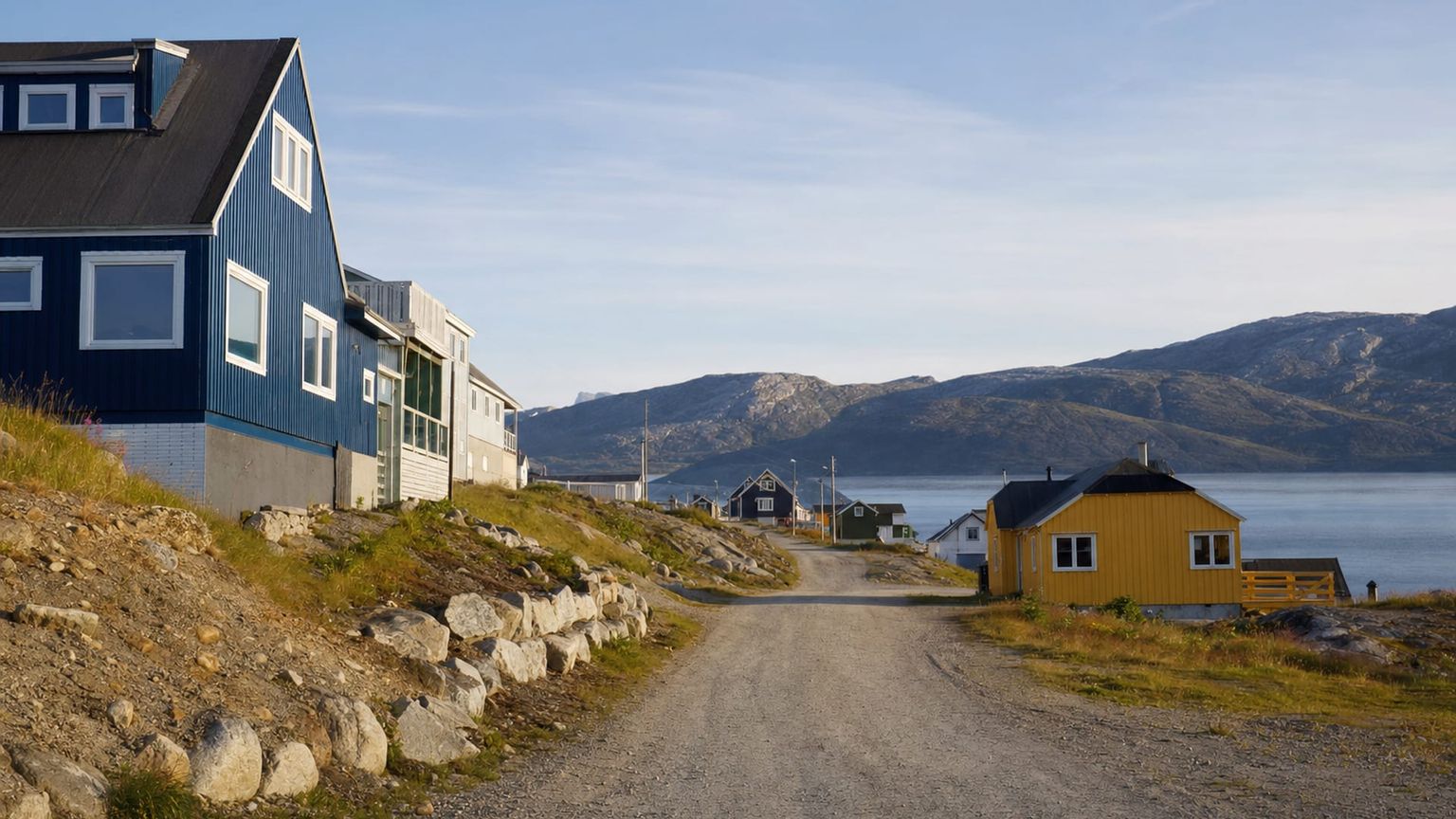 Kangerlussuaq travel guide: How to experience the city without rushing 16 Lake Ferguson side