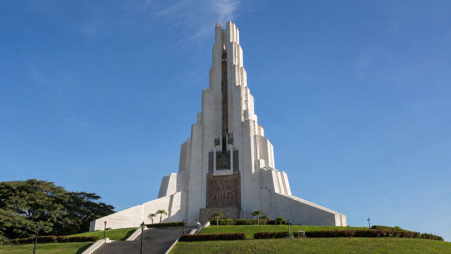 Santiago de los Caballeros travel guide: How to experience the city without rushing 21 Monumento a los Héroes de la Restauración