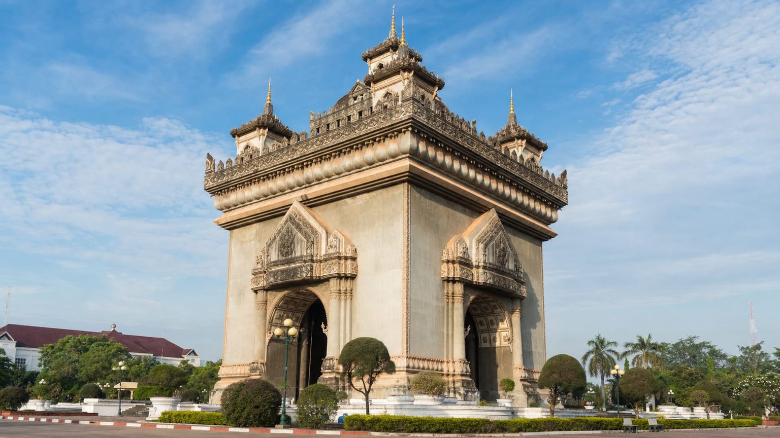 Vientiane travel guide: How to experience the city without rushing 22 Patuxai